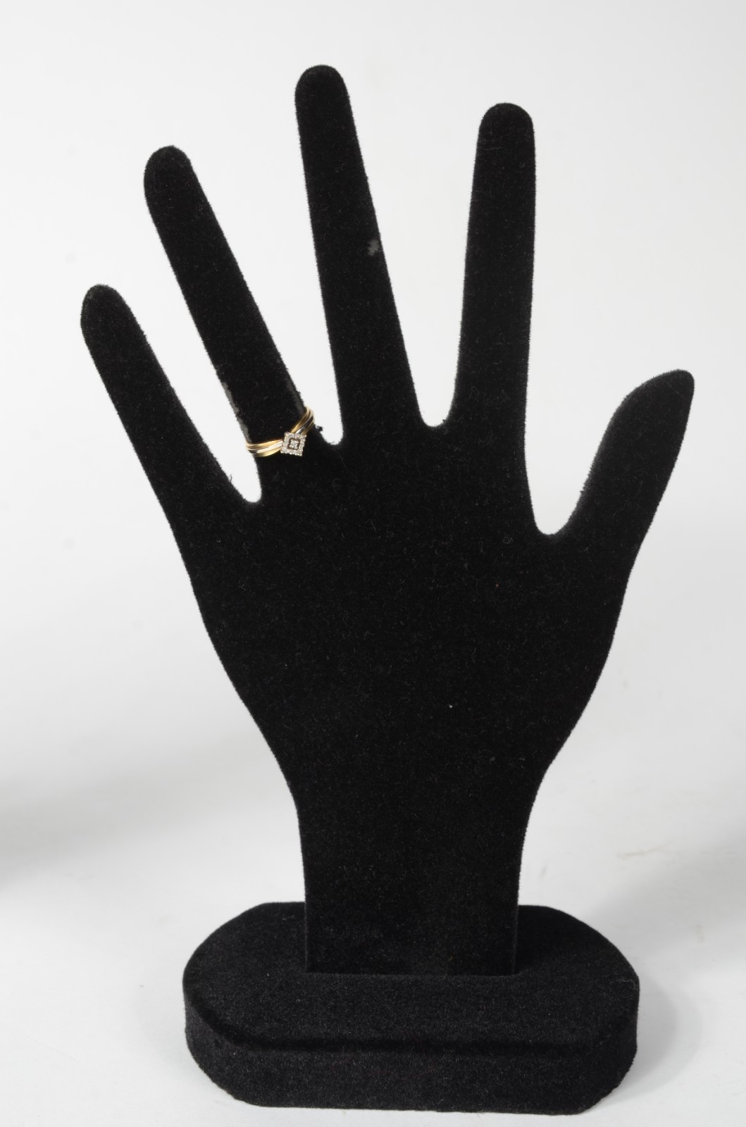Anel de ouro amarelo modelo chuveiro 18k cravejado com mini... - foto 5 de 6