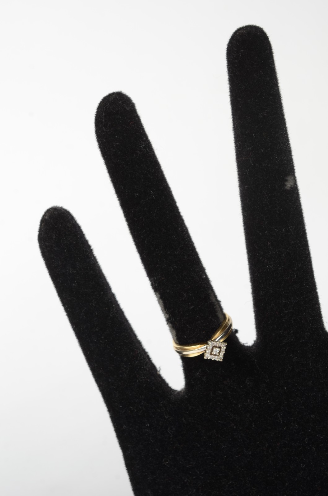 Anel de ouro amarelo modelo chuveiro 18k cravejado com mini... - foto 6 de 6
