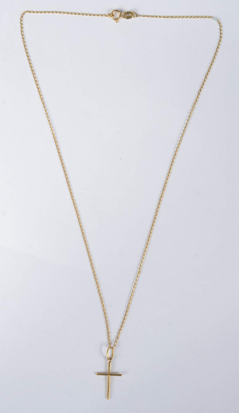 Colar de ouro amarelo 750 com cruz. Peso: 1,9g. (Por motivos de... - foto 2 de 5