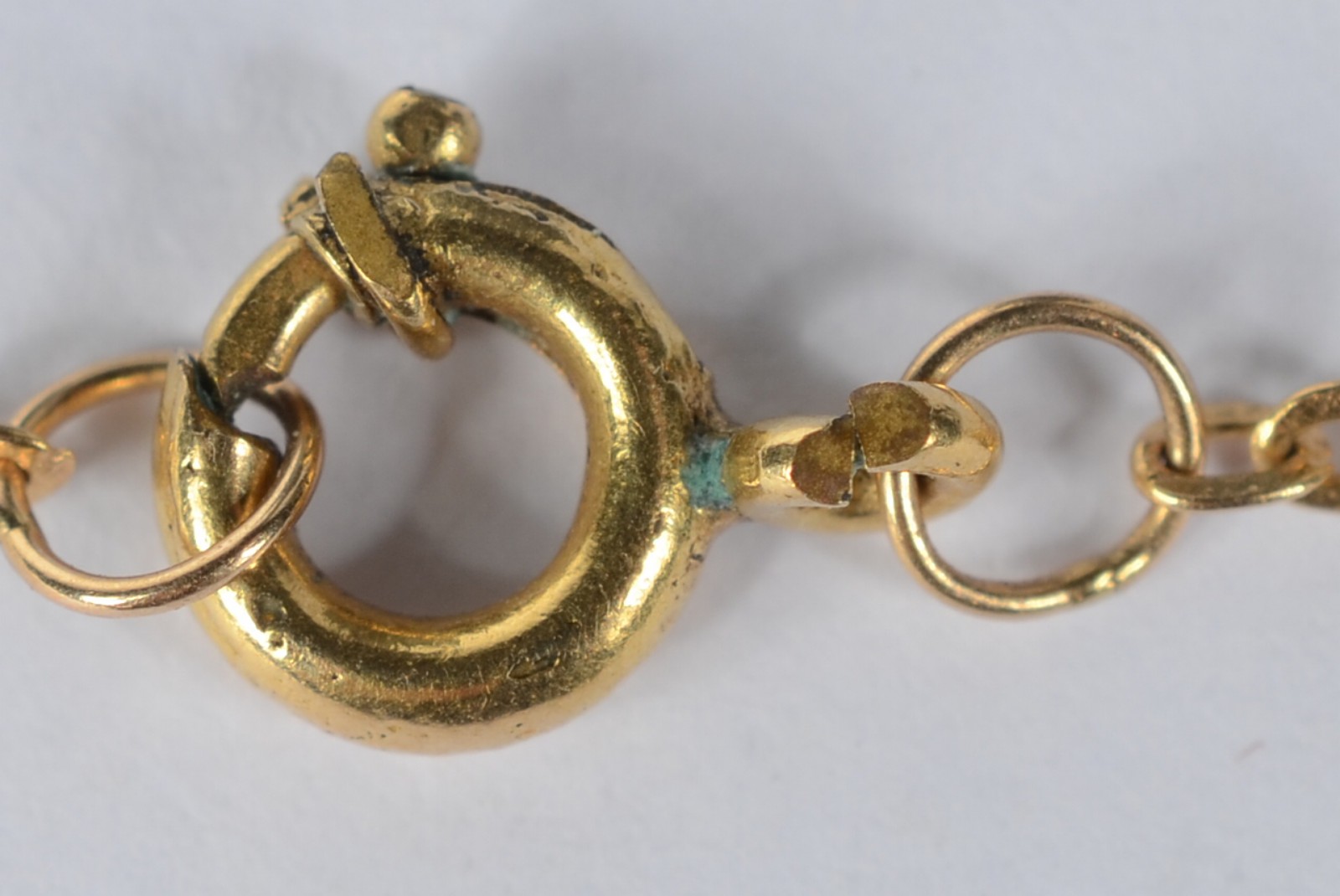 Gargantilha de ouro 18k intercalada com pedras azuis. Peso: 25g. (Por... - foto 5 de 6