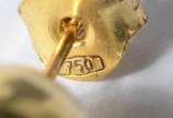 Par de brincos de ouro amarelo 18k, feitio boli... - Par de brincos de ouro amarelo 18k, feitio bolinha. Pesp1,6g. (Por motivos de segurança, a peça não se encontra na loja).