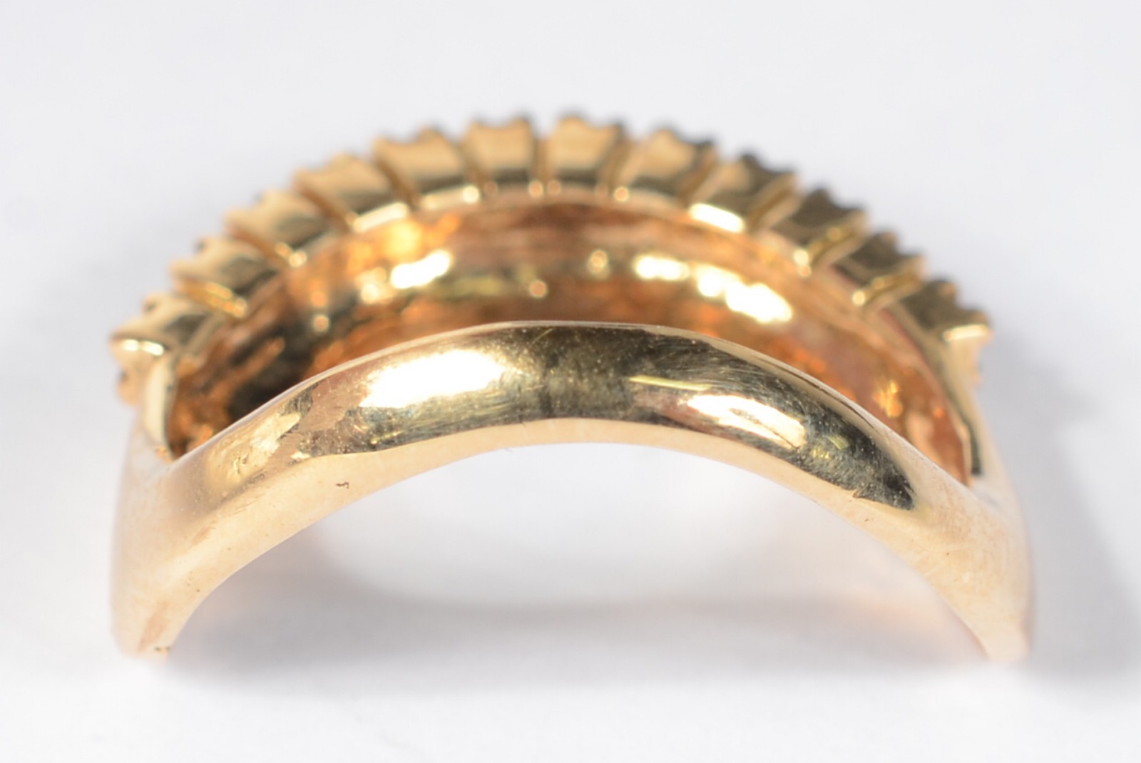 Anel de ouro amarelo 750 modelo versátil cravejado com 12 brilhantes... - foto 4 de 6