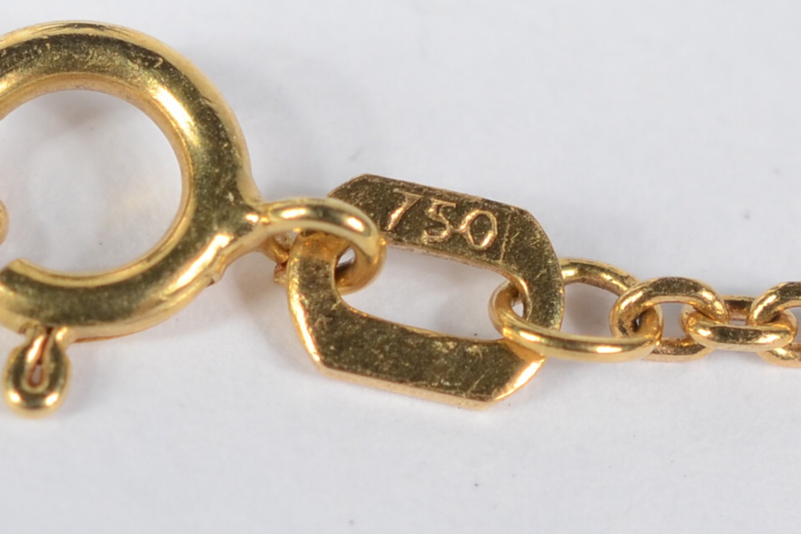 Cordão de ouro amarelo 750 com pendente de olho grego. Peso 4,0g... - foto 4 de 5