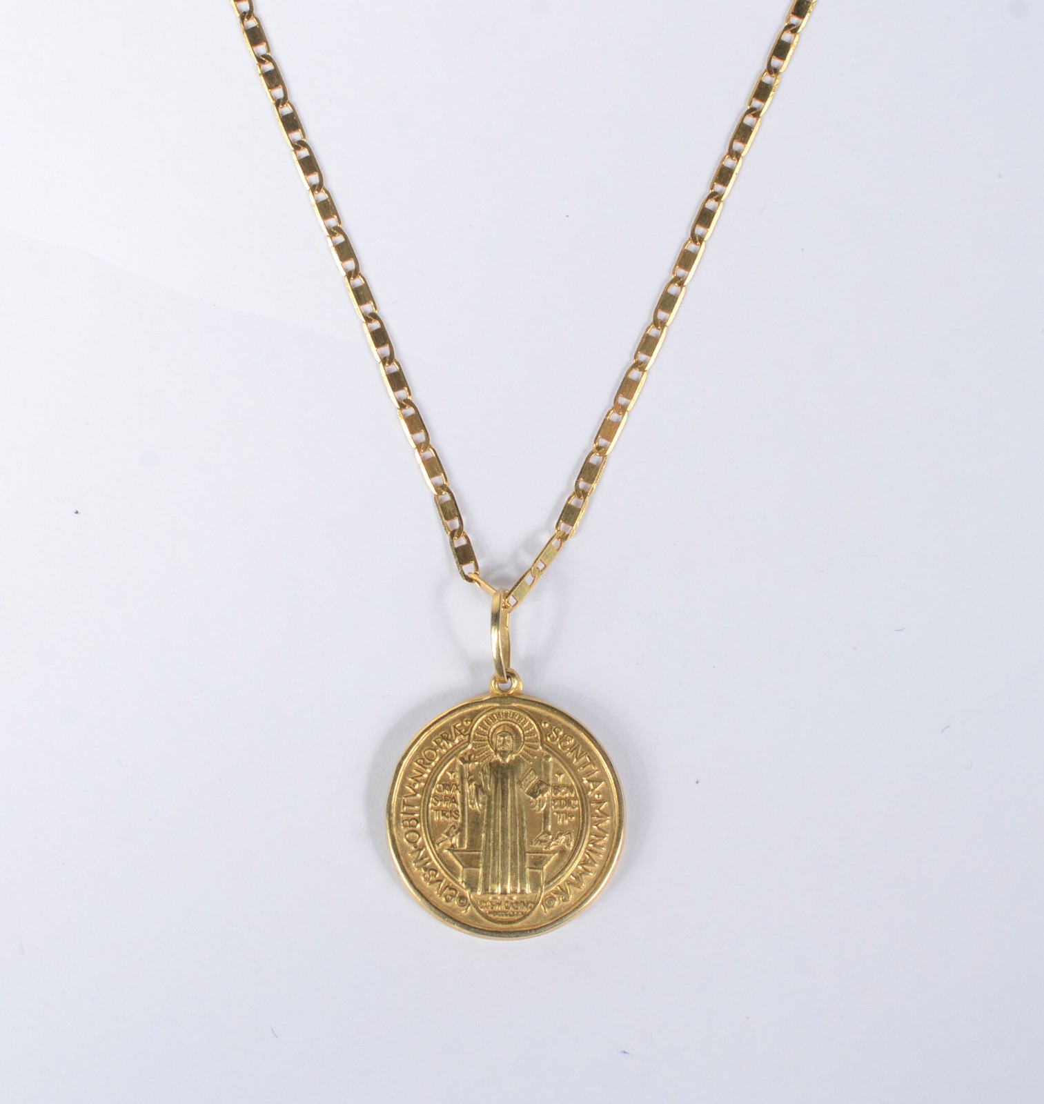 Colar de ouro amarelo 750, modelo lâmina com pendente sacro... - foto 1 de 6