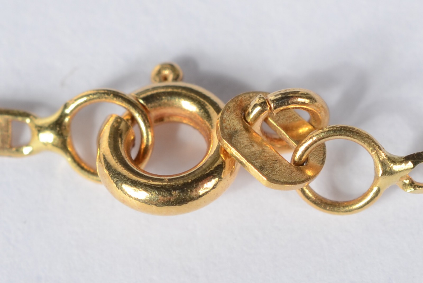 Colar de ouro amarelo 750, modelo lâmina com pendente sacro... - foto 4 de 6