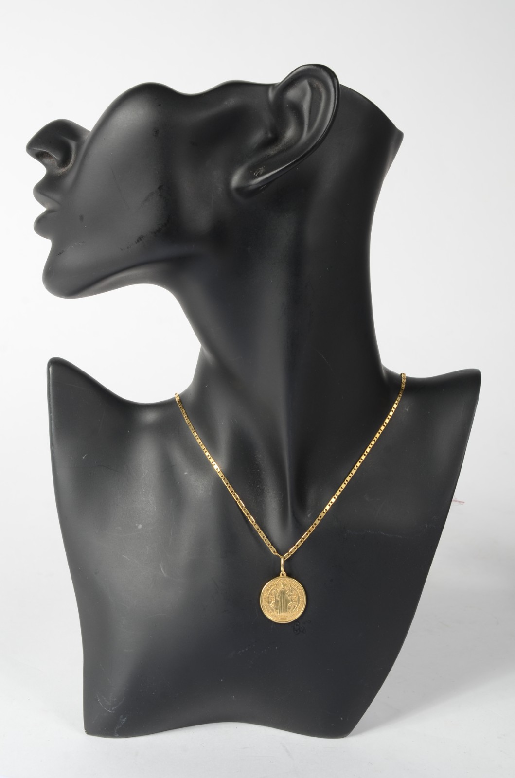 Colar de ouro amarelo 750, modelo lâmina com pendente sacro... - foto 5 de 6