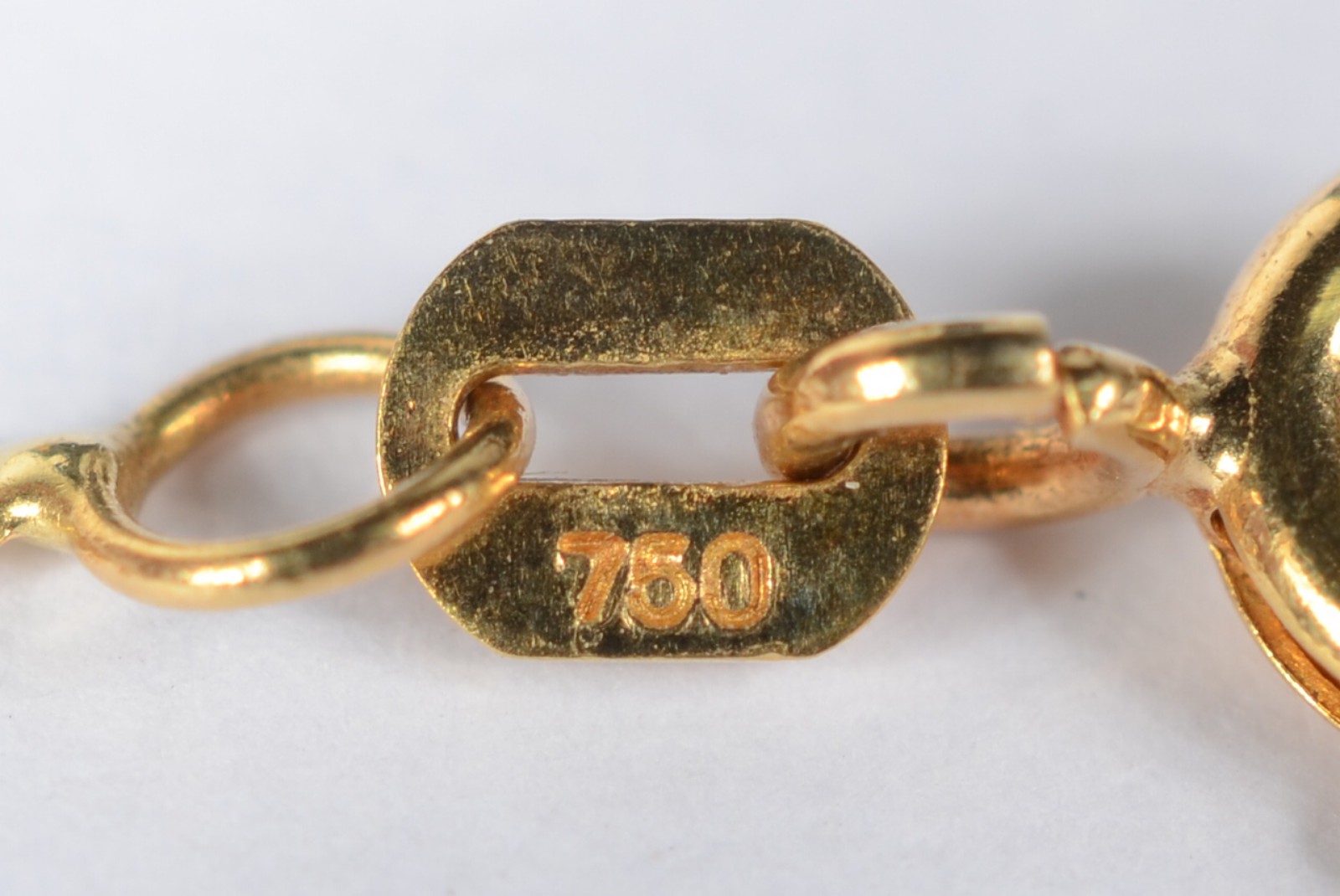 Colar de ouro amarelo 750, modelo lâmina com pendente sacro... - foto 6 de 6