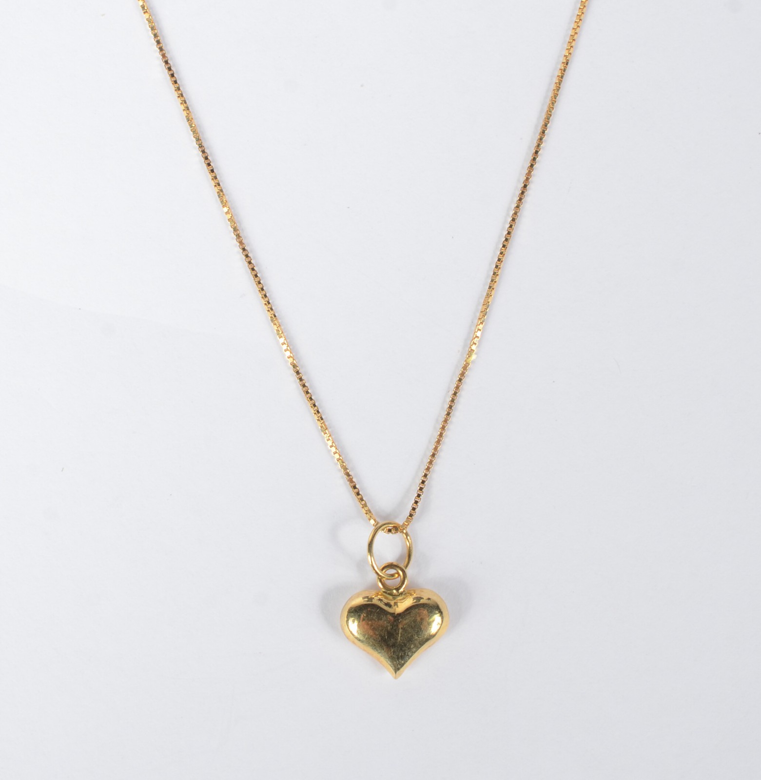 Colar de ouro amarelo com pendente de coração. Peso 1,6g. (Por medida... - foto 1 de 6