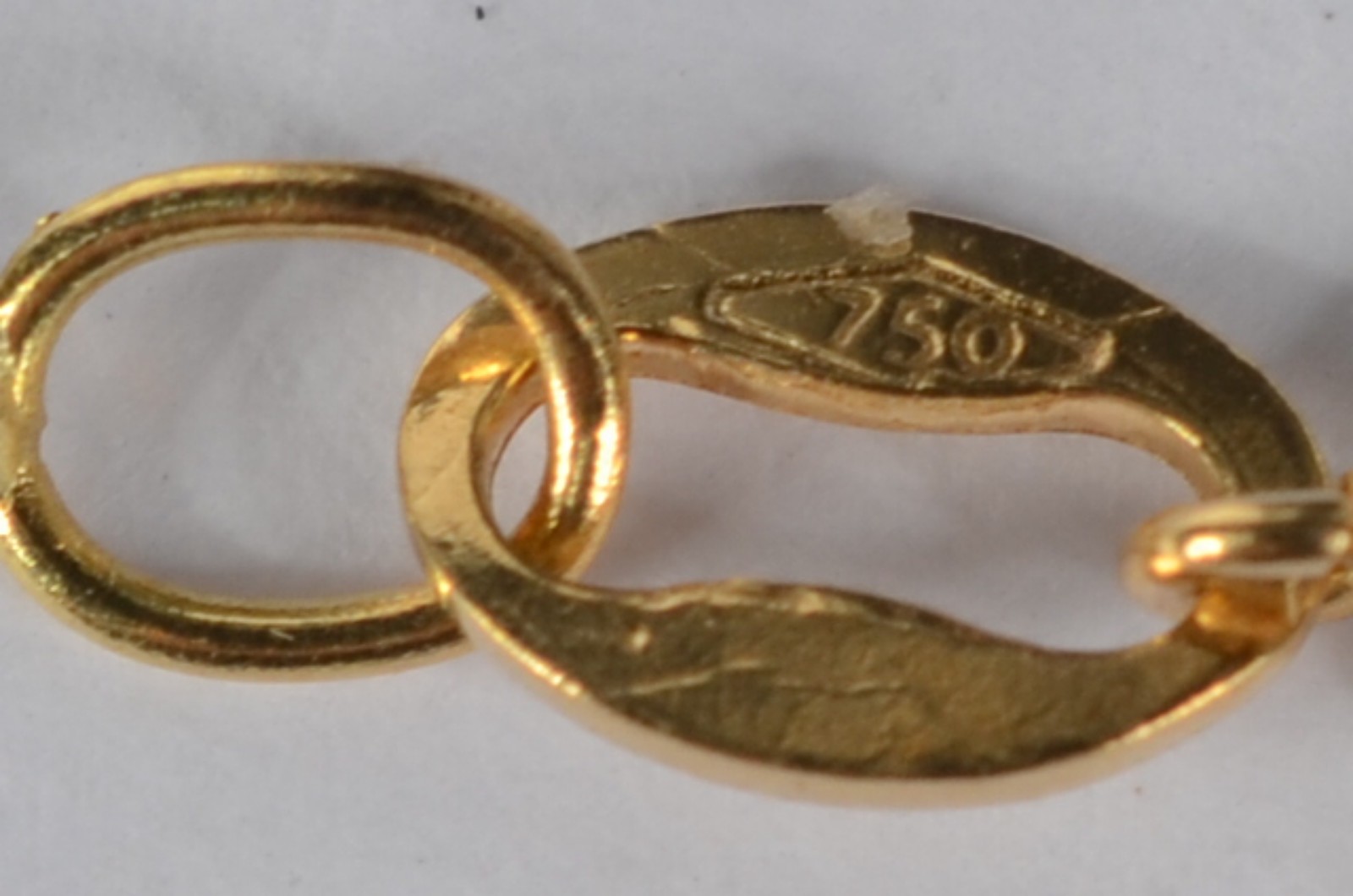 Colar de ouro amarelo com pendente de coração. Peso 1,6g. (Por medida... - foto 4 de 6