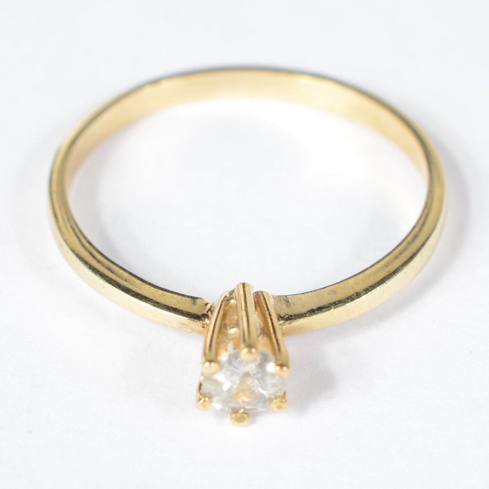 Solitário de ouro amarelo com brilhante de aproximadamente 0,20 ct... - foto 1 de 6