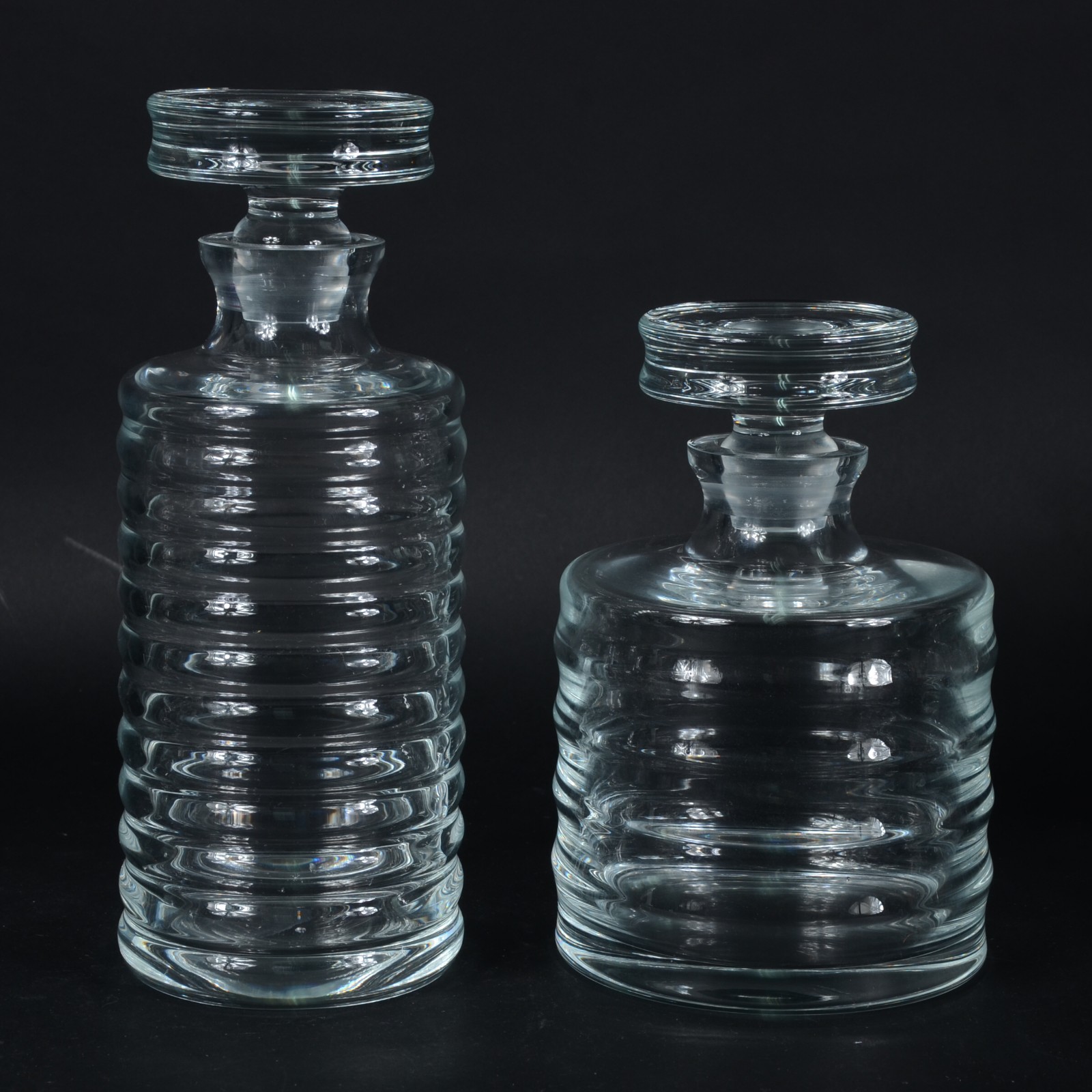 Duas garrafas "Ribbed decanteur" de cristal portugues Global views. - foto 1 de 7