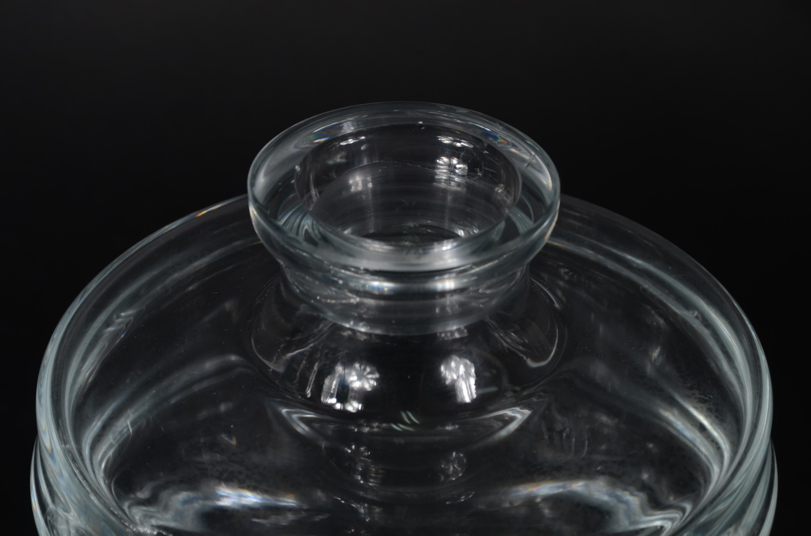 Duas garrafas "Ribbed decanteur" de cristal portugues Global views. - foto 4 de 7