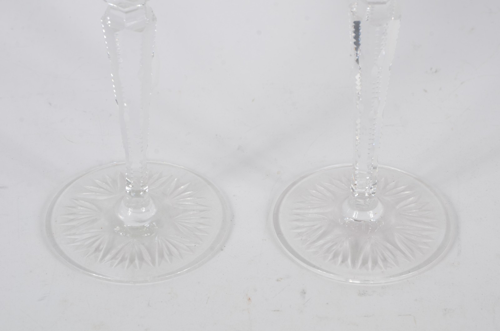 Par de taças para vinho de cristal europeu ricamente lapidado, nas... - foto 4 de 4