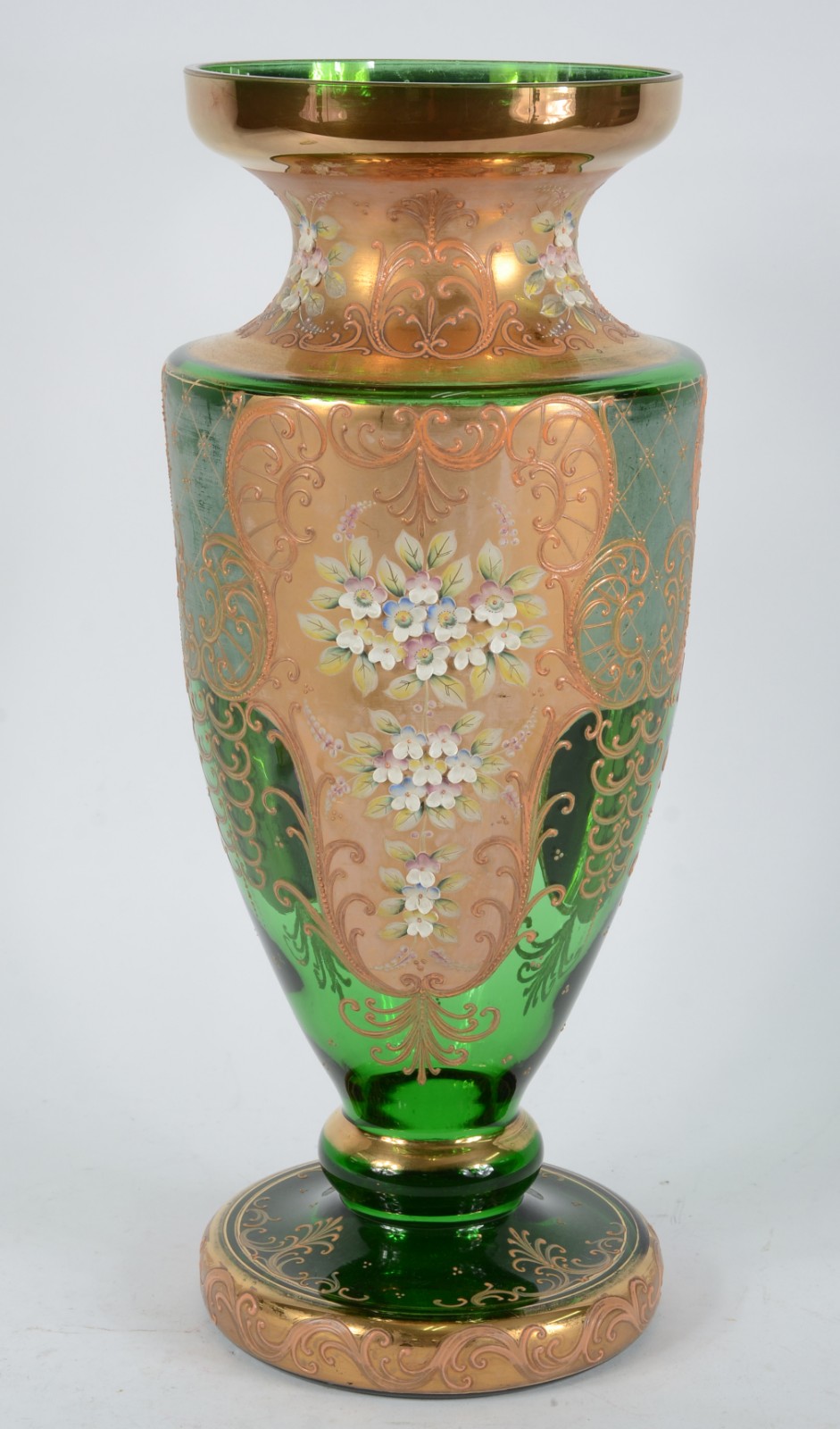 Grande vaso de cristal tcheco verde, rica decoração em dourado e... - foto 1 de 5