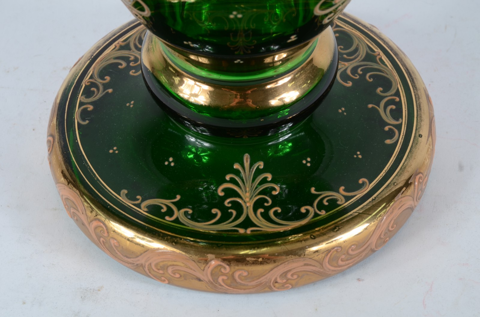 Grande vaso de cristal tcheco verde, rica decoração em dourado e... - foto 4 de 5