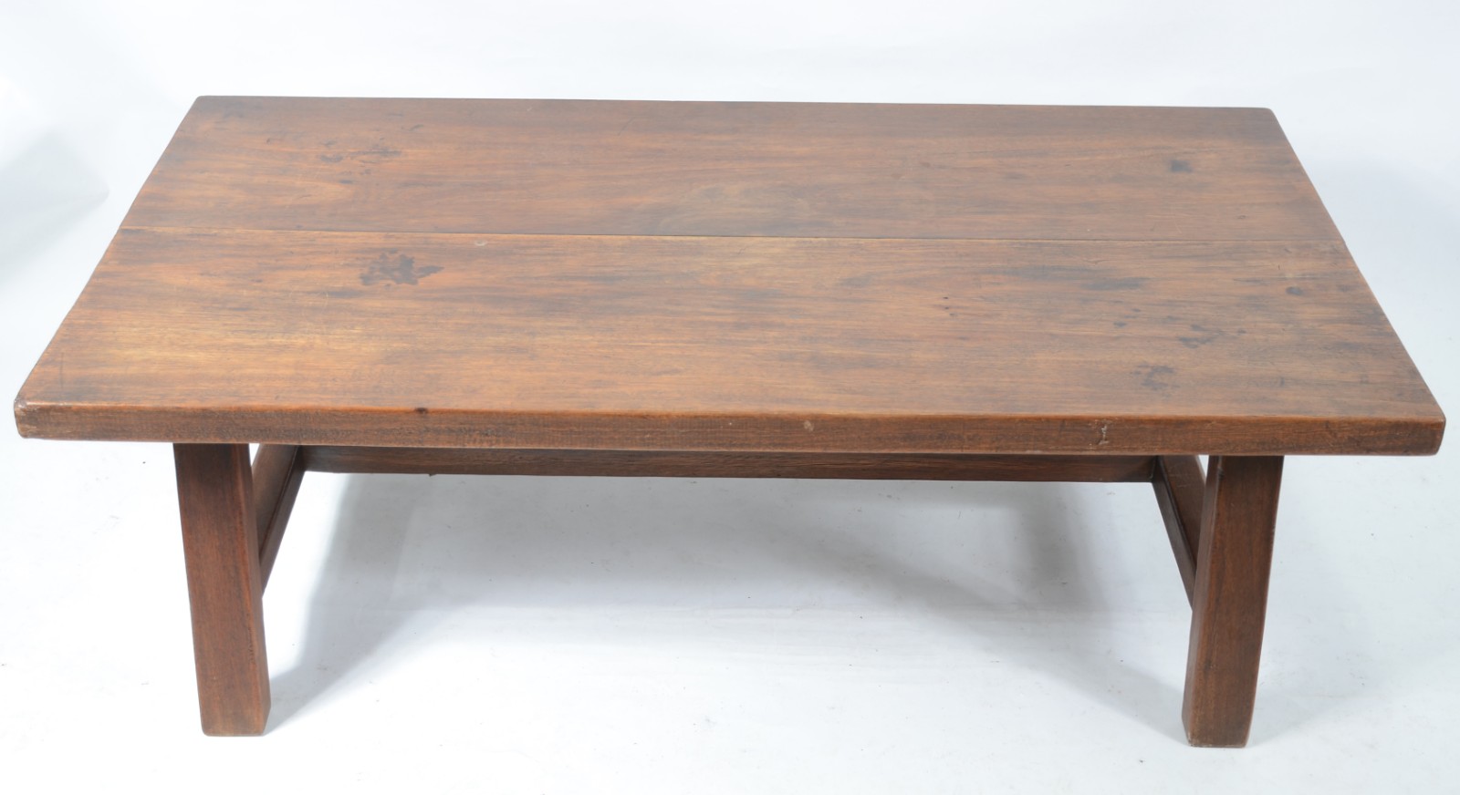 Mesa baixa de madeira nobre, estilo colonial com quatro pernas retas... - foto 3 de 4