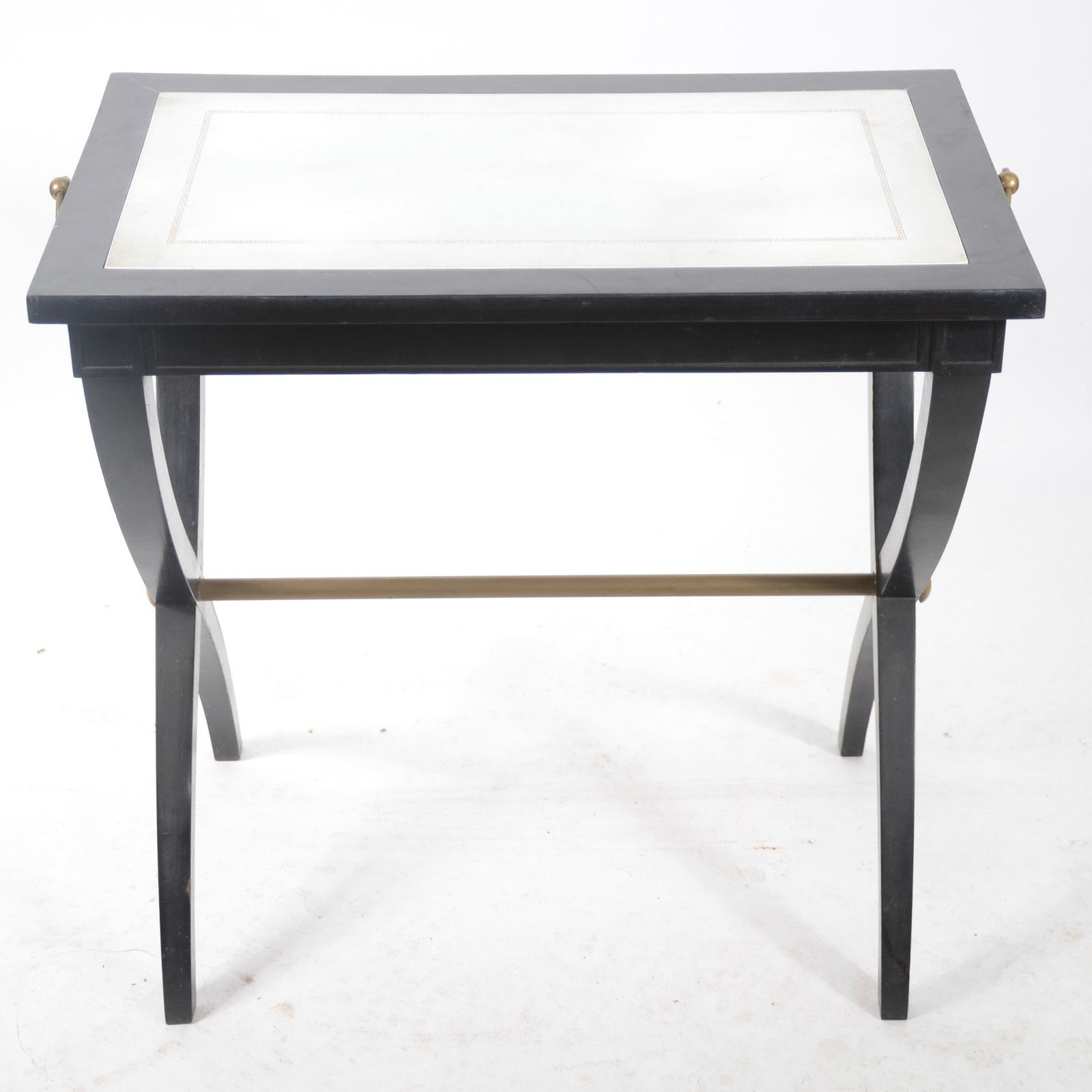 Mesa de apoio de madeira nobre pintada de preto, tampo retangular com... - foto 2 de 5