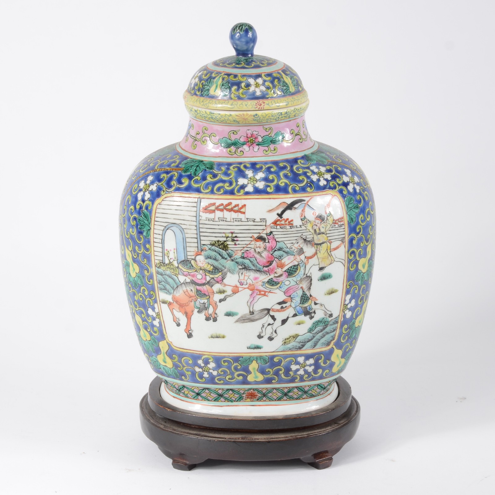 Potiche de porcelana oriental decorada com figuras de guerreiros em... - foto 1 de 5