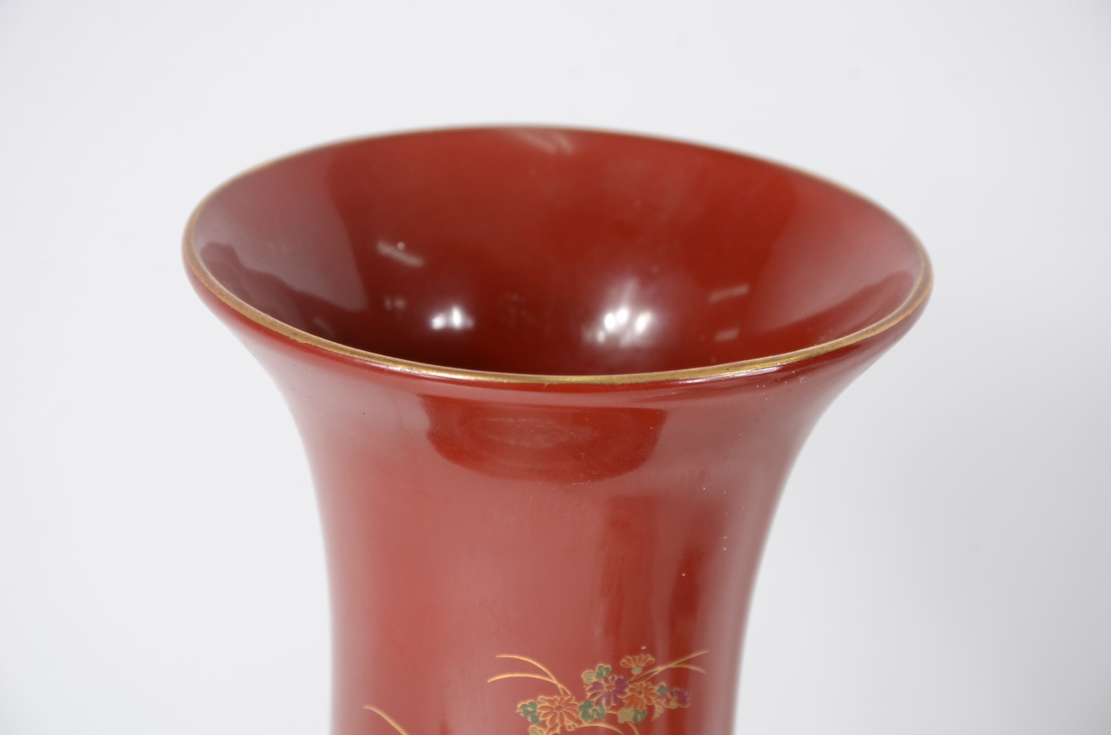 Quatro vasos diversos de porcelana oriental, sendo um vermelho... - foto 3 de 9