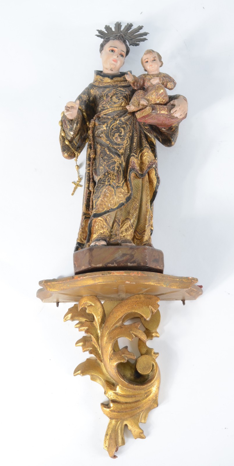 Antiga imagem de madeira entalhada com policromia e dourado... - foto 2 de 10