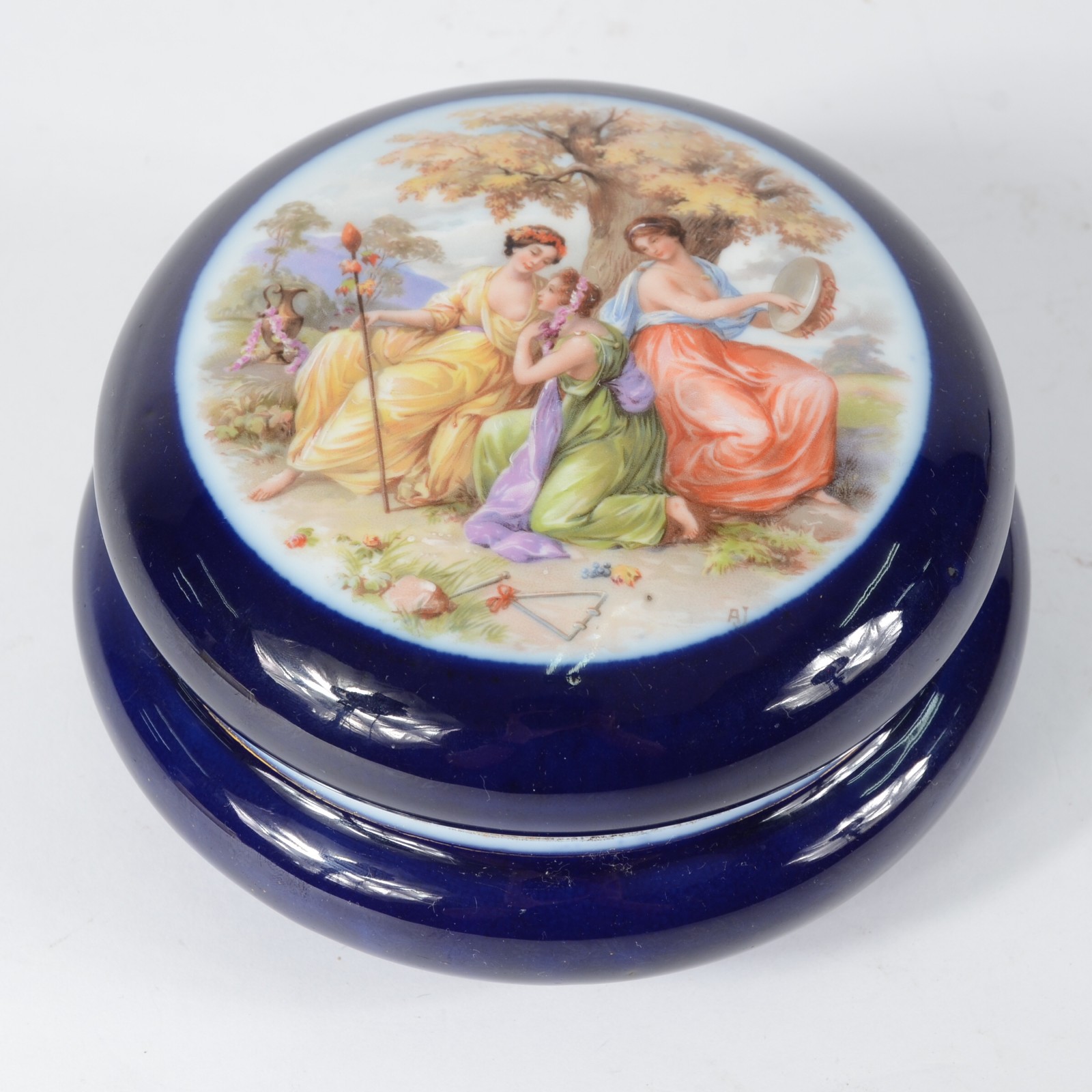 Bomboniere de porcelana Saler na cor azul cobalto com ninfas em... - foto 1 de 5