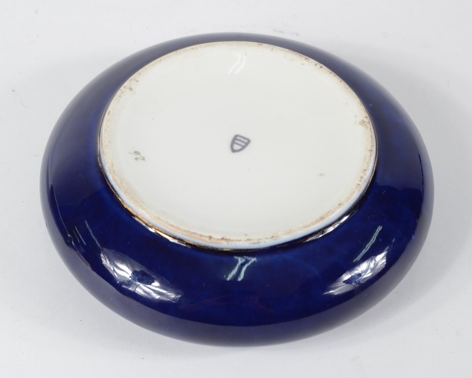 Bomboniere de porcelana Saler na cor azul cobalto com ninfas em... - foto 5 de 5