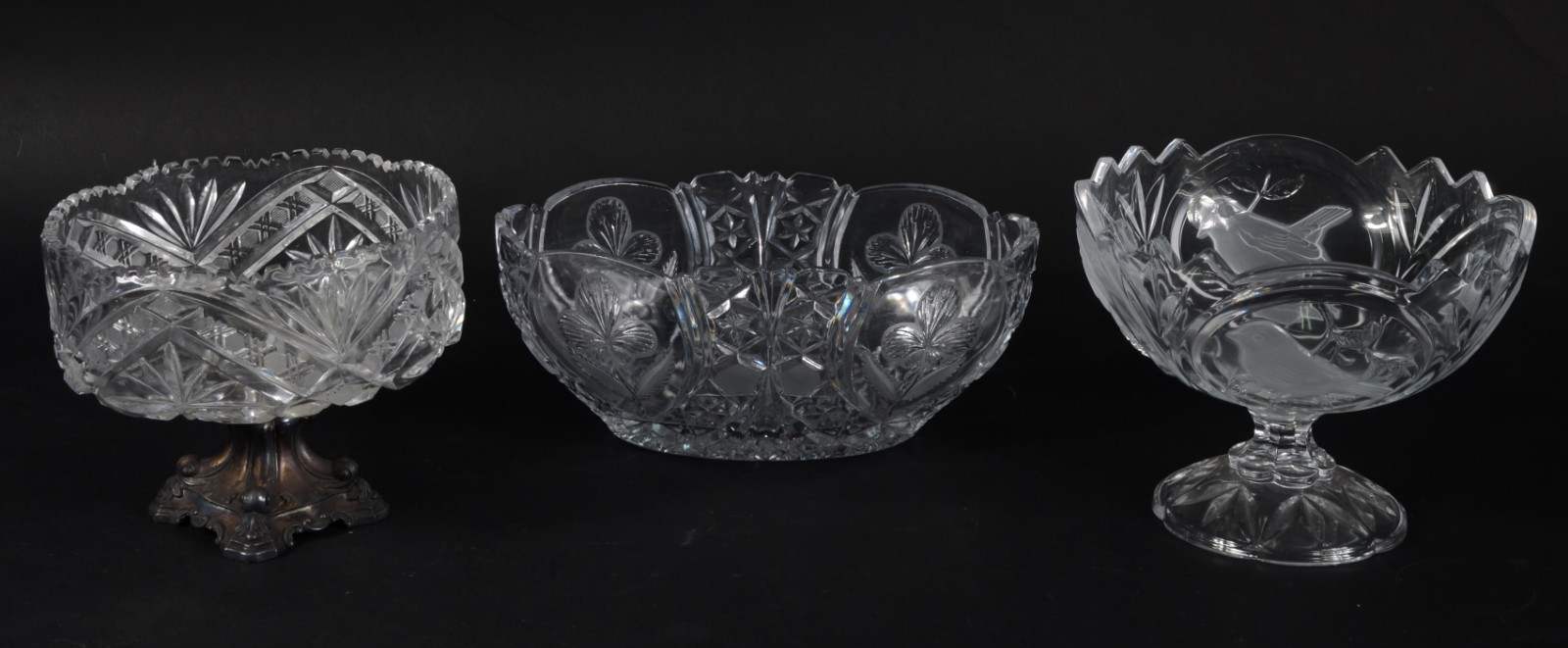 Tres peças de cristal lapidado (um deles com pé de metal). Desgastes. - foto 1 de 6