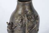 D. Villares (1851-1931),  - Vaso em bronze trabalhado com folhas em relevo, assinado.
