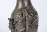 D. Villares (1851-1931),  - Vaso em bronze trabalhado com folhas em relevo, assinado.