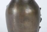 D. Villares (1851-1931),  - Vaso em bronze trabalhado com folhas em relevo, assinado.