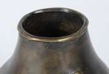 D. Villares (1851-1931),  - Vaso em bronze trabalhado com folhas em relevo, assinado.