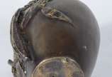 D. Villares (1851-1931),  - Vaso em bronze trabalhado com folhas em relevo, assinado.