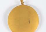 Medalha de prata com vermeil representando Noss... - Medalha de prata com vermeil representando Nossa Senhora com Menino.