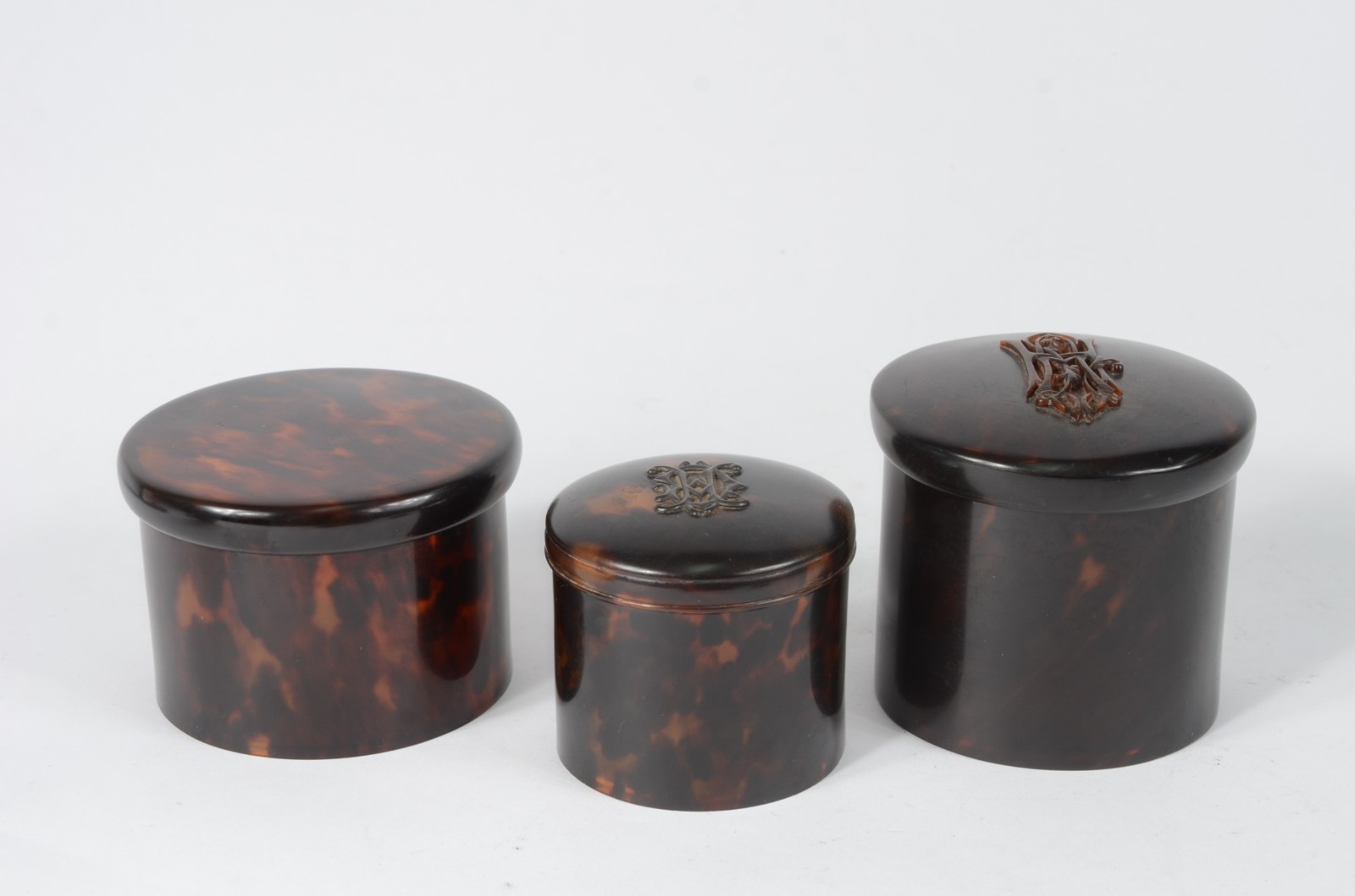 Três potes e duas bandejas para toilette de casco de tartaruga, dois... - foto 3 de 5