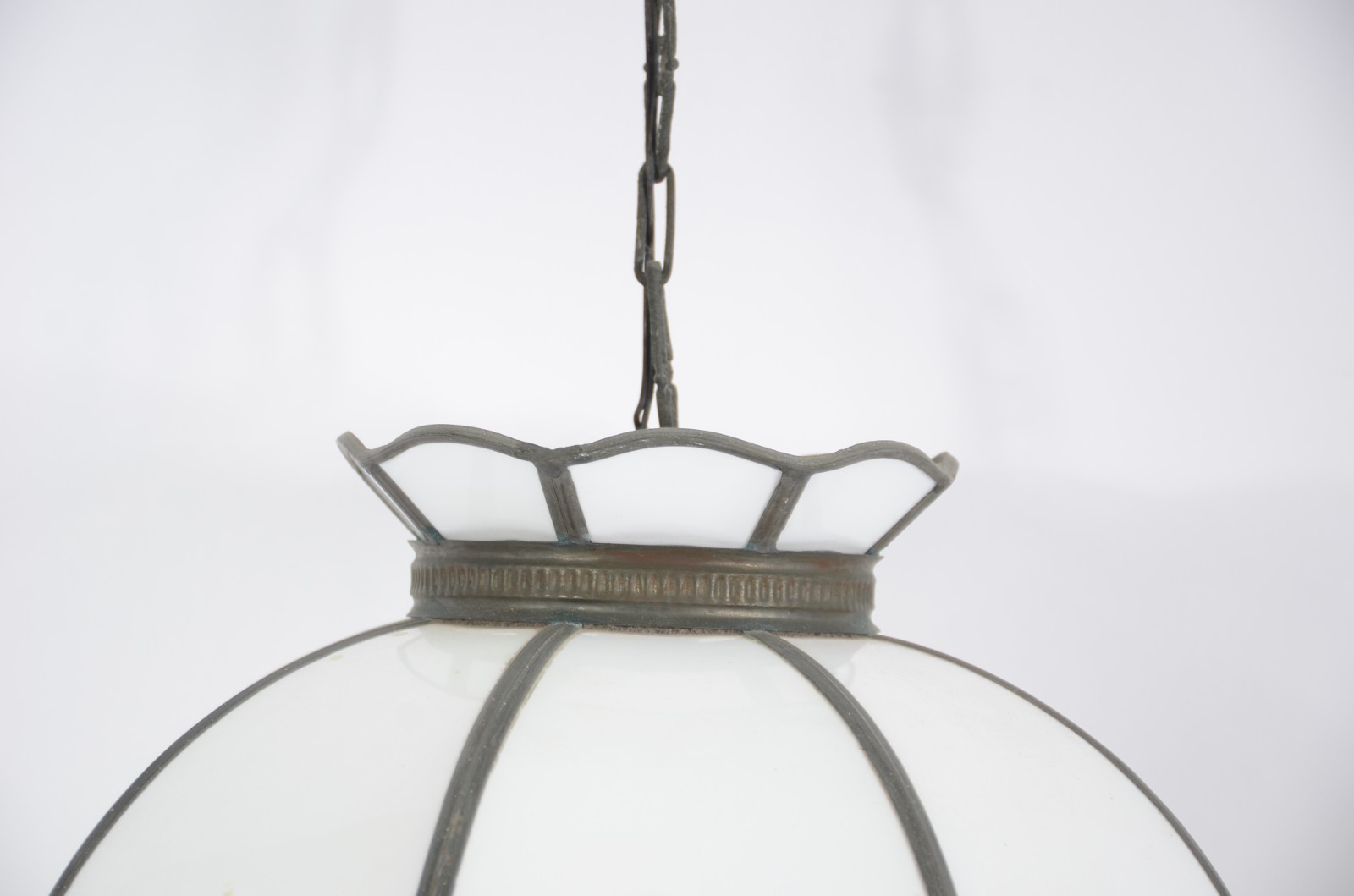 Lustre de metal com placas de vidro colorido - foto 4 de 6