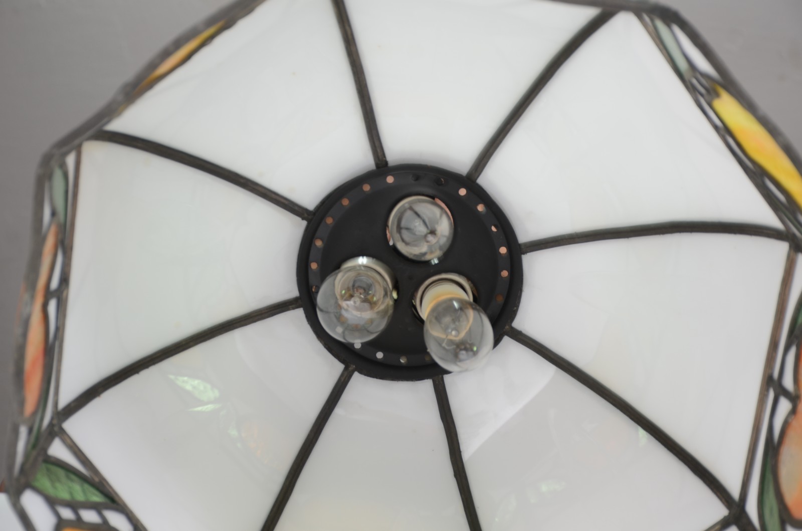 Lustre de metal com placas de vidro colorido - foto 6 de 6