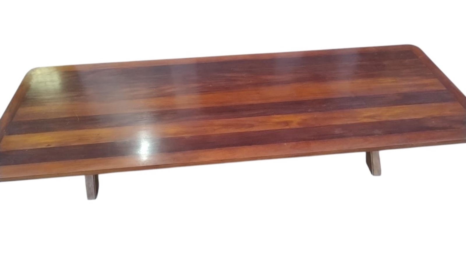 Belíssima mesa de madeira nobre, tampo feitio retangular apoiado em... - foto 6 de 6