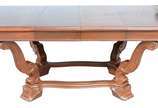 Mesa de jantar de madeira nobre com 8 cadeiras ... - Mesa de jantar de madeira nobre com 8 cadeiras feitio medalhão com forração de palhinha (duas com palhinha com defeito).