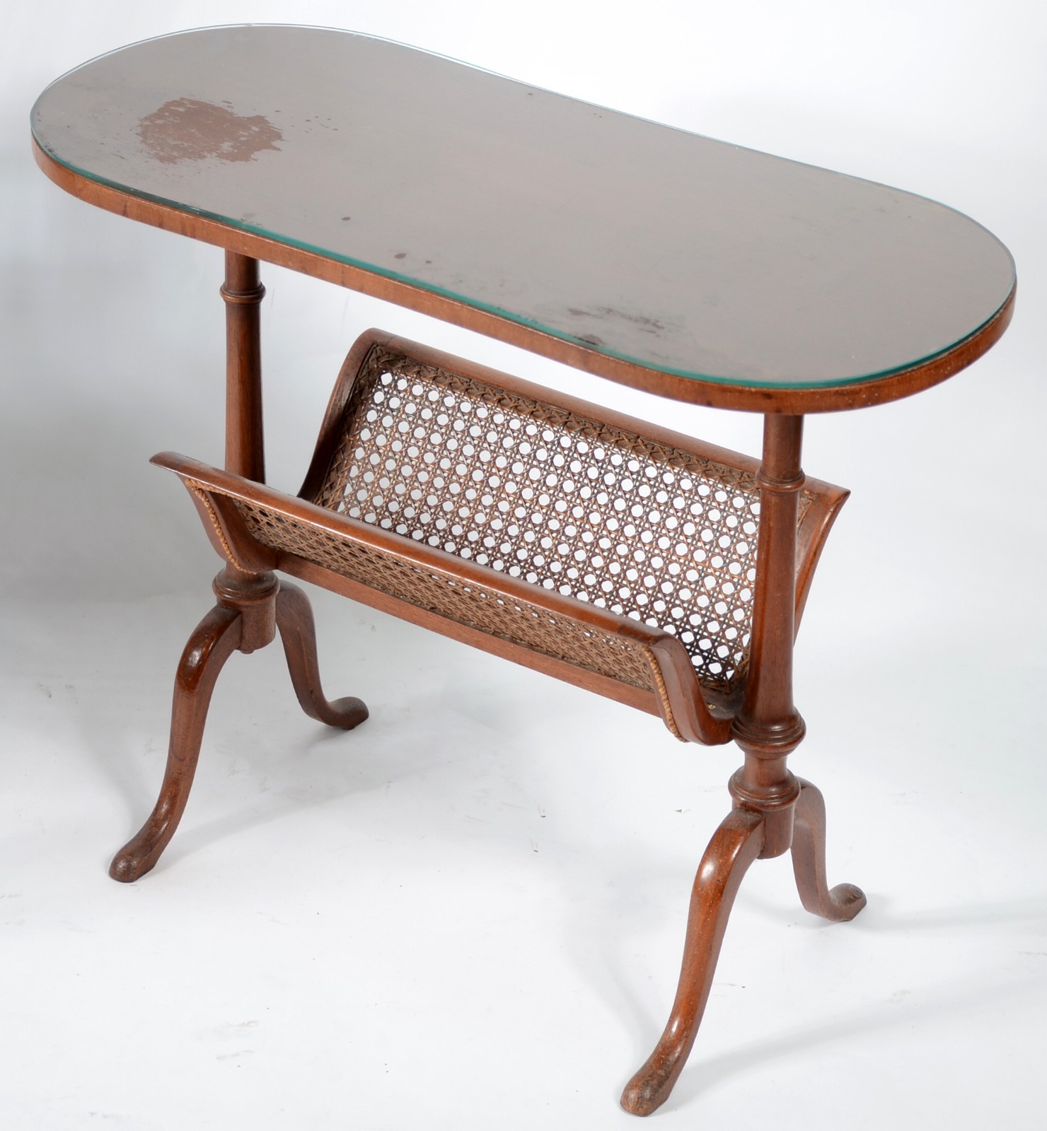 Duas peças de madeira nobre, sendo: mesa revisteiro com detalhe de... - foto 3 de 8