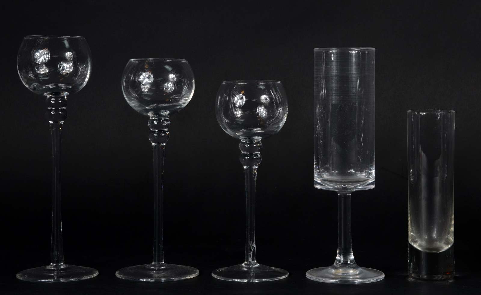 Lote com 18 peças diversas, sendo: 9 copos de cristal para vodka, 6... - foto 3 de 3