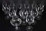 Lote com 16 copos de vidro/cristal em diversos ... - Lote com 16 copos de vidro/cristal em diversos modelos, sendo: 9 flutes, 3 taças para vinho tinto, 3 para vinho branco, 1 taça para champagne.
