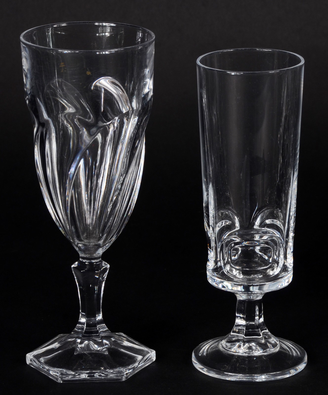 Diversos copos, sendo: 6 flutes para champagne com bases sextavadas e... - foto 3 de 4