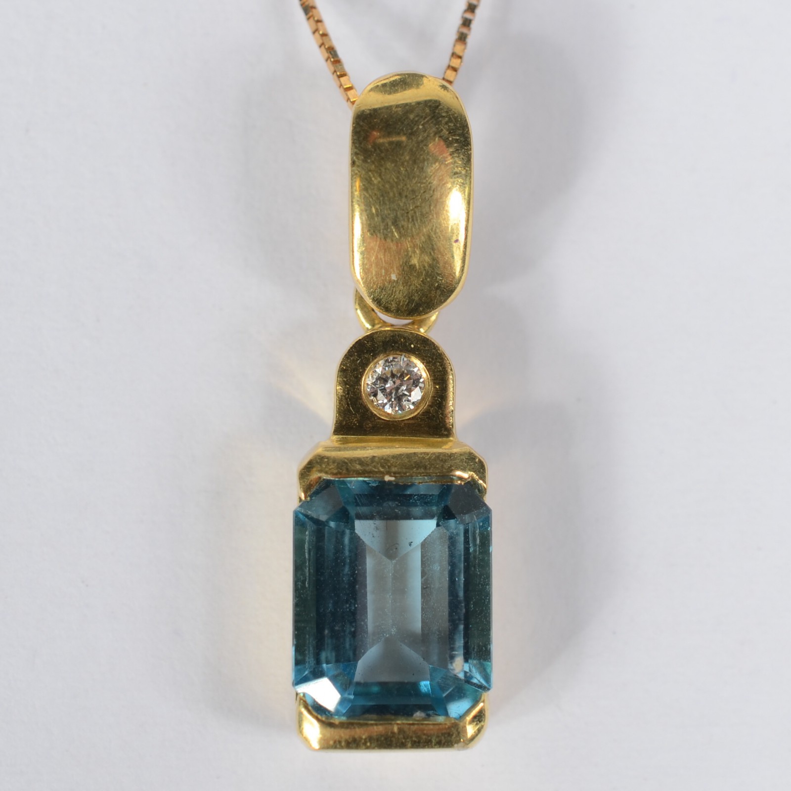 Colar de ouro amarelo 750 pingente de ouro com topázio azul e... - foto 3 de 5