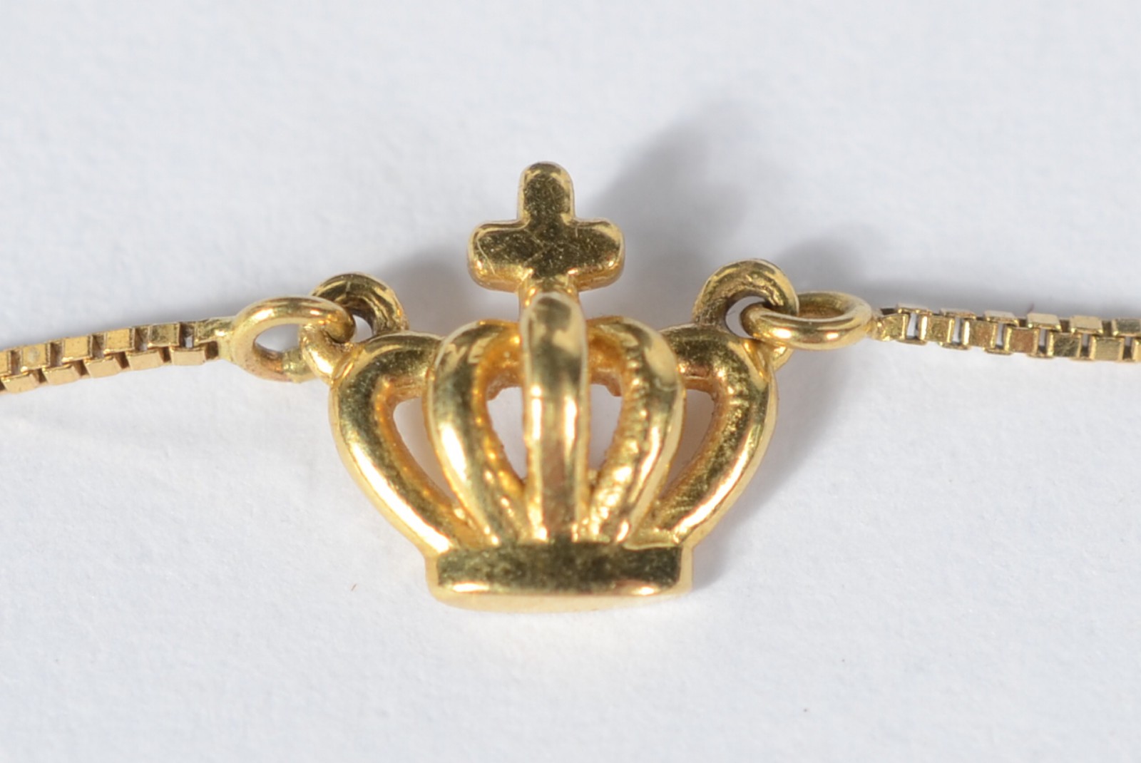 Gargantilha de ouro amarelo 750 com pingente de Nossa Senhora... - foto 4 de 6