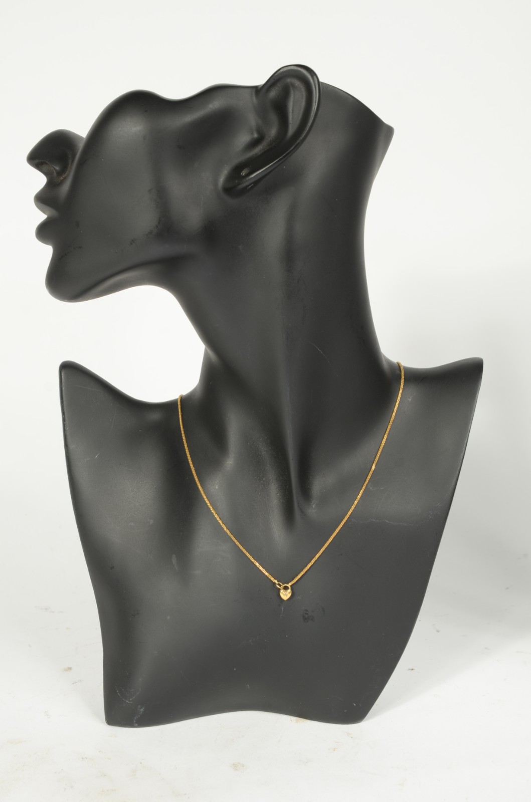 Colar de ouro amarelo 750 com mini pendente no feitio de coração... - foto 4 de 6