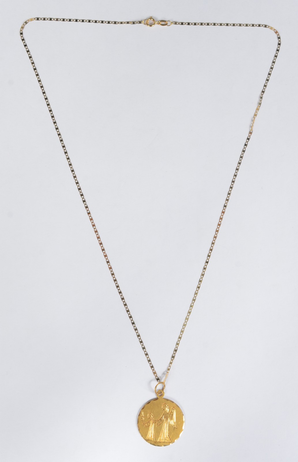 Colar de ouro amarelo 750 com pingente sacro. (Por motivos de... - foto 2 de 6