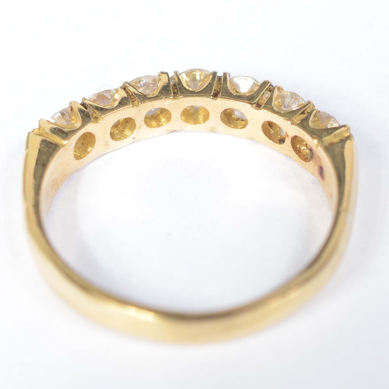 Anel de ouro amarelo 750 com 7 brilhantes de 0,10 cts total 0,70cts... - foto 4 de 6