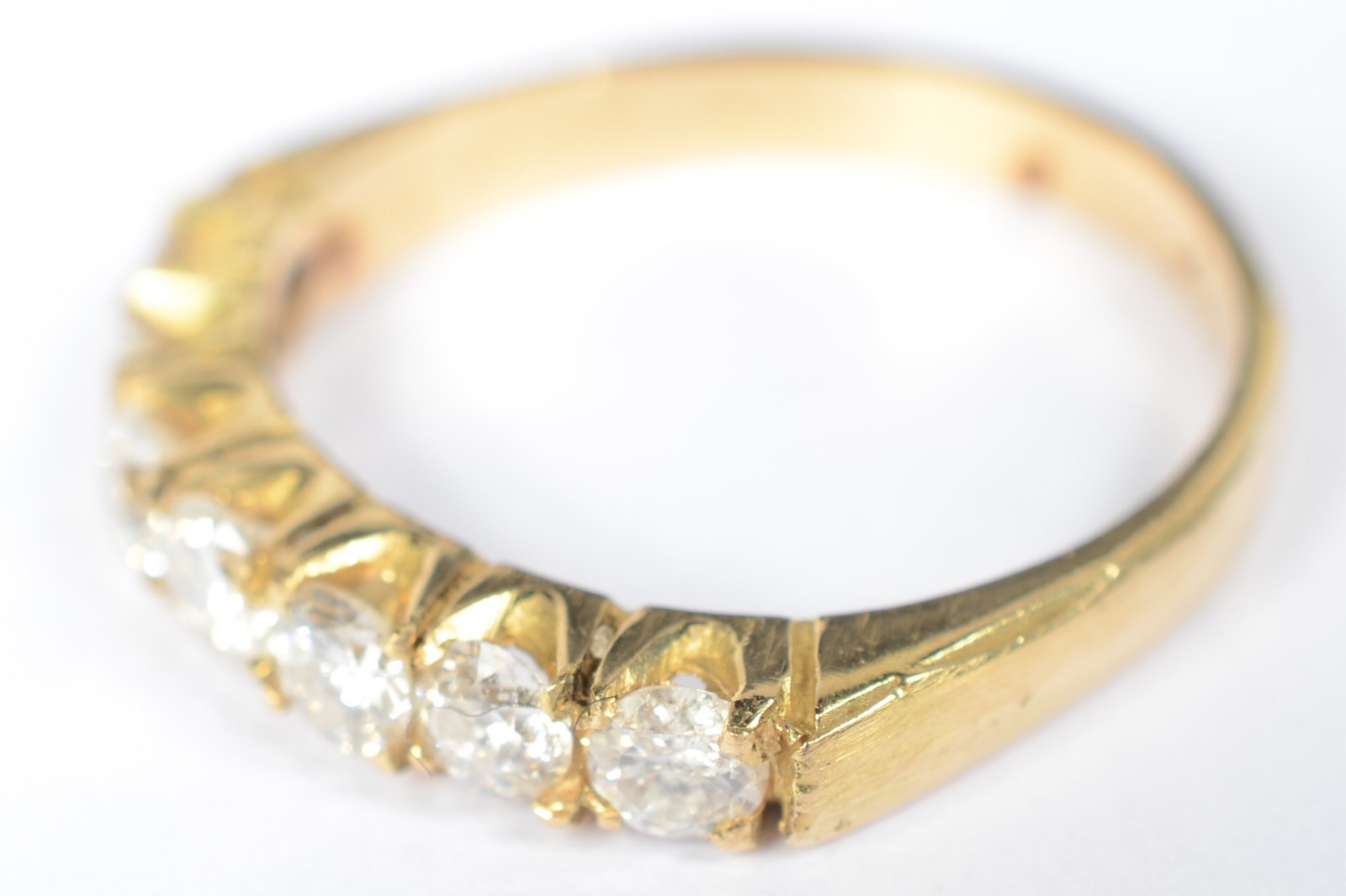 Anel de ouro amarelo 750 com 7 brilhantes de 0,10 cts total 0,70cts... - foto 3 de 6