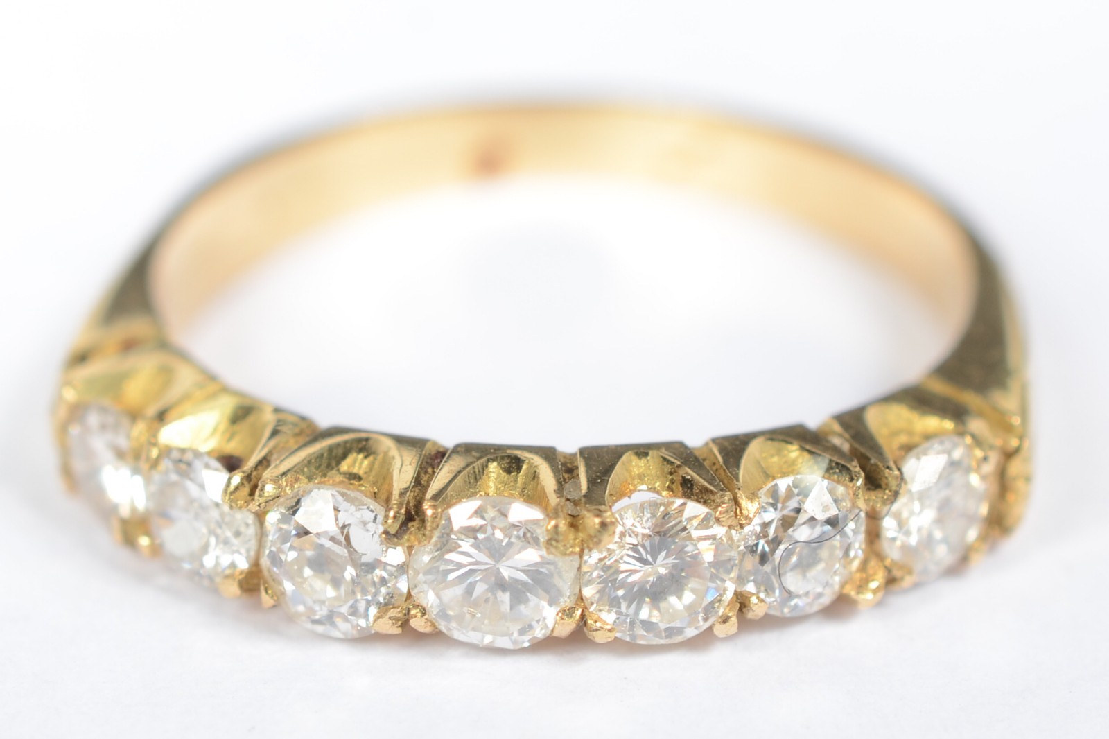 Anel de ouro amarelo 750 com 7 brilhantes de 0,10 cts total 0,70cts... - foto 1 de 6