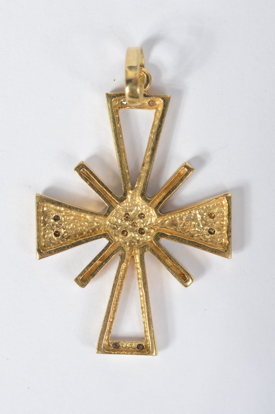 Pendente em ouro amarelo, modelo cruz, de ouro 750 com mini... - foto 2 de 2